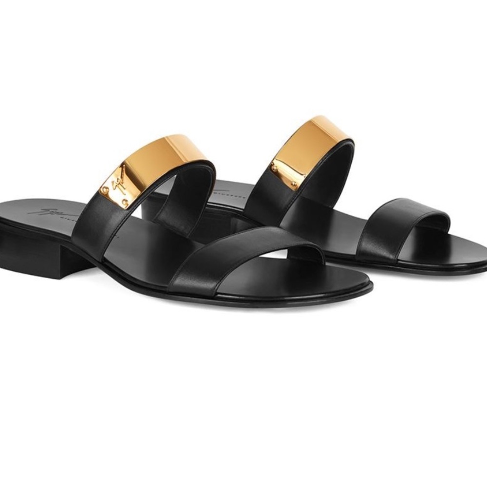 Giuseppe Zanotti
Ignazio leather sandals
$750